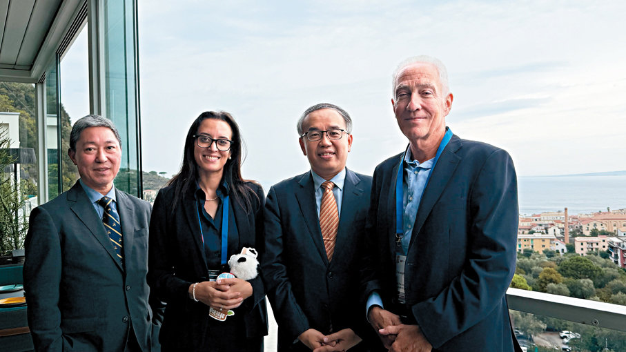 ●許正宇（右二）與瑞士貴金屬協會主席Christoph Wild和執行總監Sabrina Karib（左二）會面。 政府新聞處