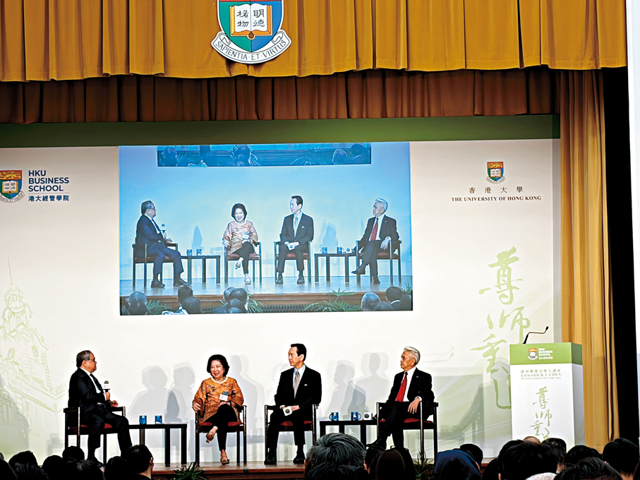 ●香港大學「陳坤耀傑出學人講座2026」嘉賓對談環節。印尼總統國際貿易及多邊合作特使、國家經濟委員會副主席馮慧蘭（圖左二）昨日發表演說。 香港文匯報記者孫曉旭  攝