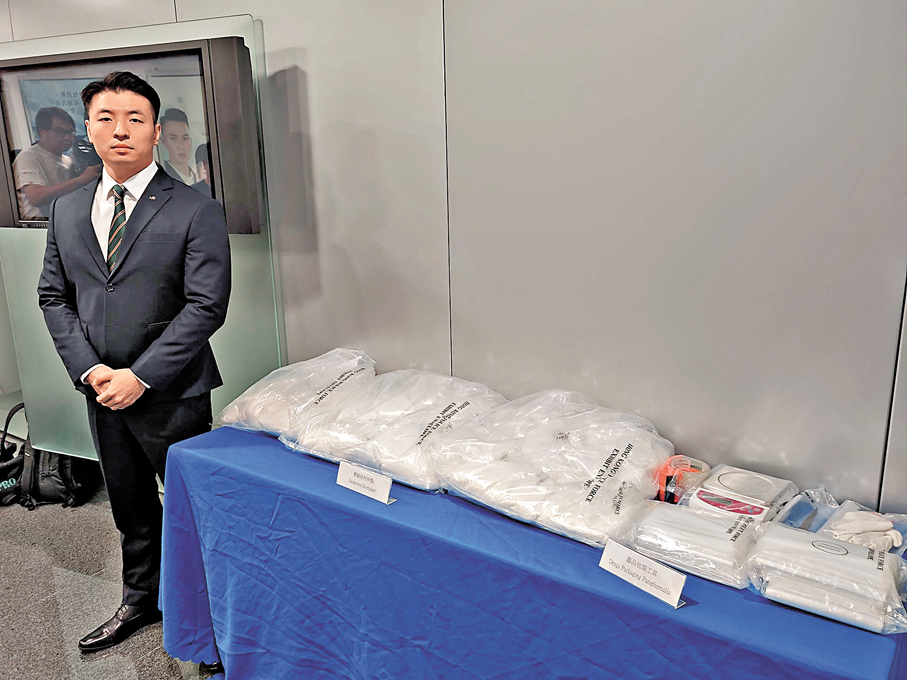 ●警方搗破歷來最大宗依托咪酯案，拘兩男檢逾3,100萬元毒品。 香港文匯報記者劉友光  攝