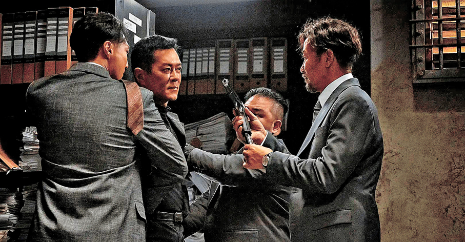 ●任達華（右一）飾演總督察司寇宮。