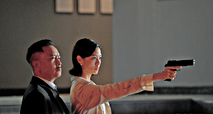 ●盧慧敏（右）首次挑戰「打女」角色，與謝君豪同場鬥戲。