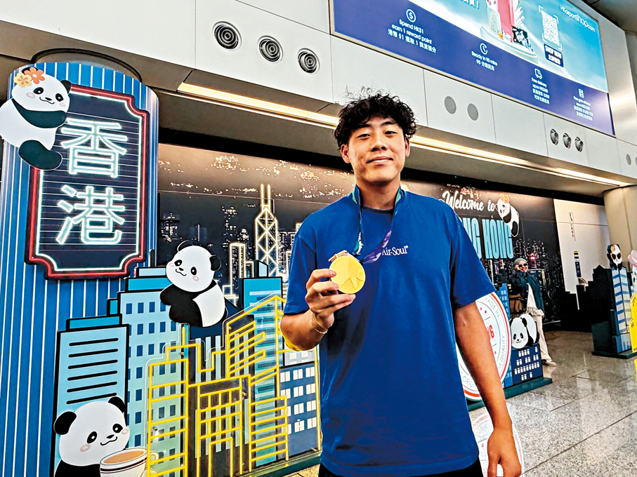 ●名古屋亞運金牌得主黃澤林昨凱旋返港。