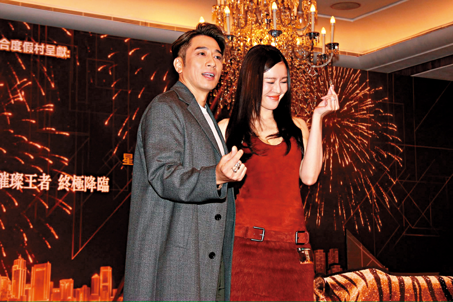 ●吳卓羲與張曦雯這對緋聞男女齊比心。  香港文匯報記者吳文釗 攝
