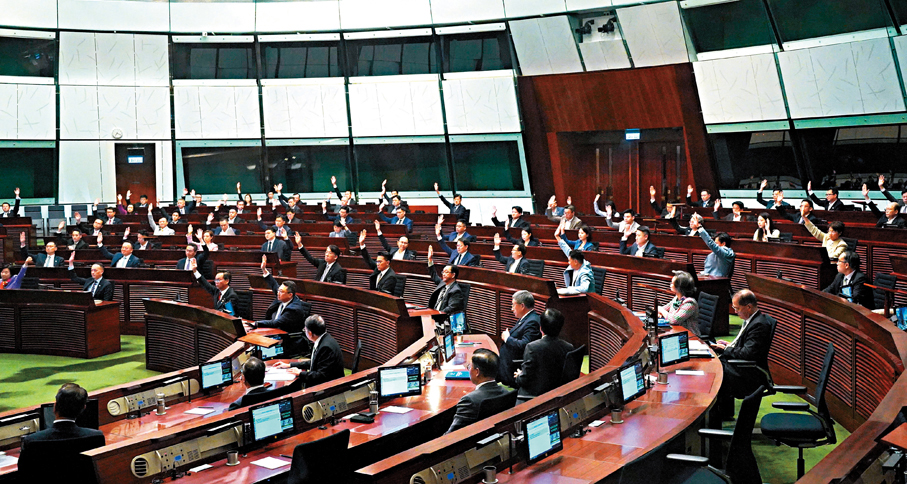 ●立法會通過香港第一個五年規劃及新一份施政報告致謝議案。 香港文匯報記者曾興偉  攝