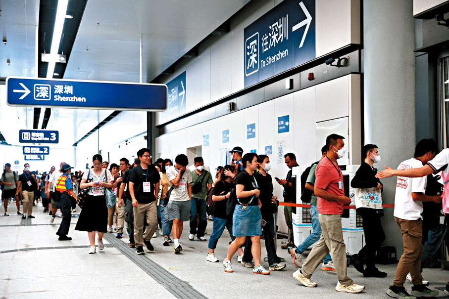 ●新皇崗口岸硬件設施完工之後，政府先後舉辦超過一百場不同規模的演練和測試， 以確保投入服務後運作暢順。 資料圖片