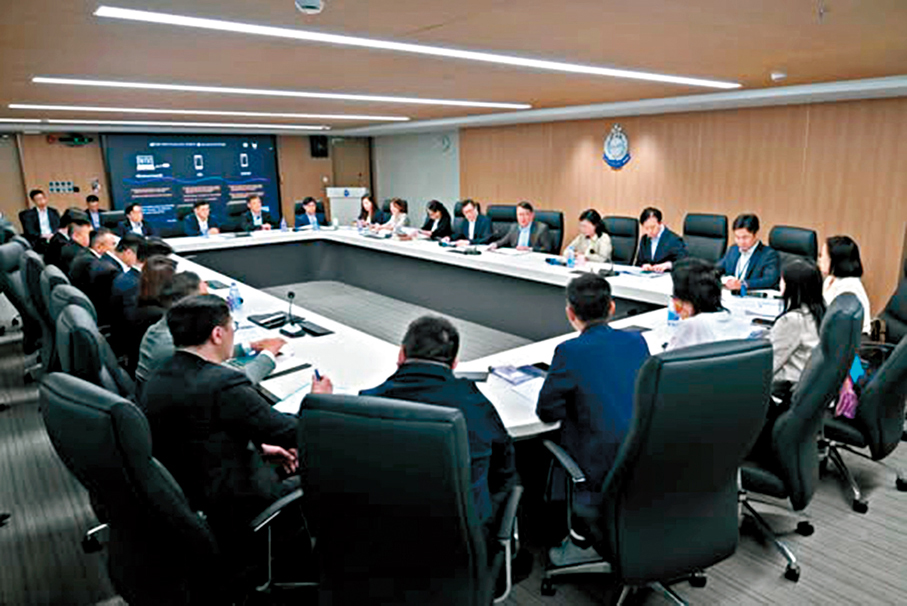 ●陳國基主持跨部門會議，與十多個部門就開通前夕各項工作作最後統籌。 陳國基Fb圖片