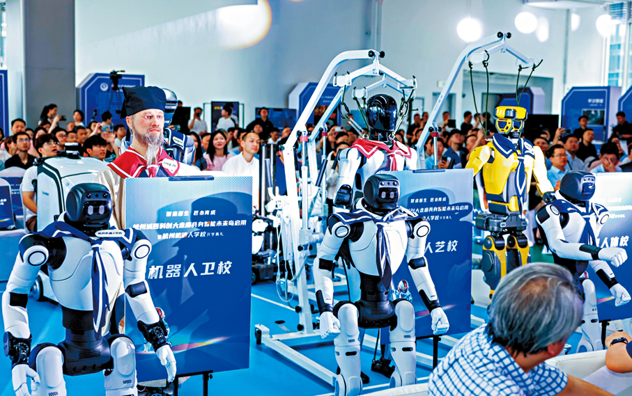 ●2026年6月29日，國內首個機器人學校在杭州正式開學。香港文匯報杭州傳真