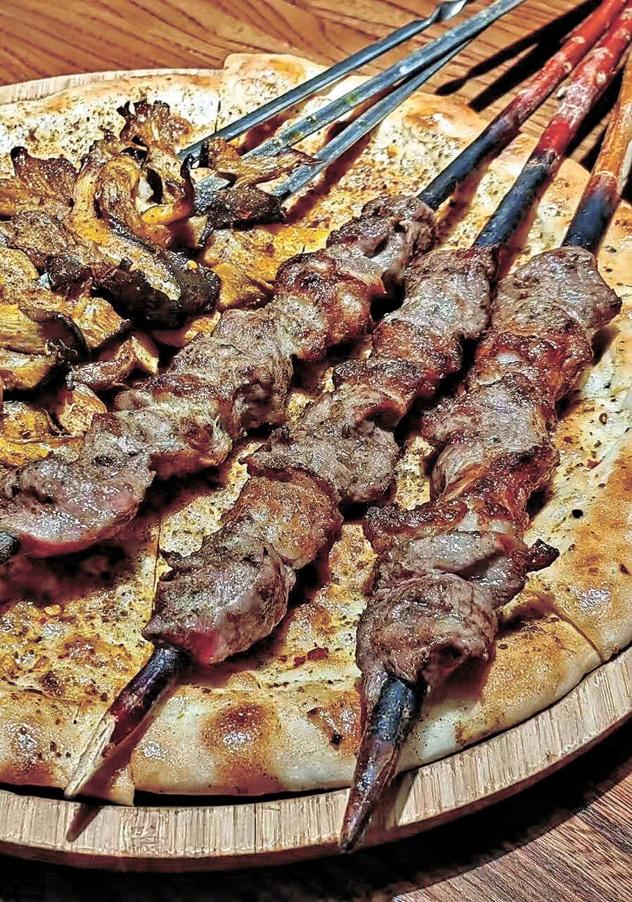 羊肉串配薄餅