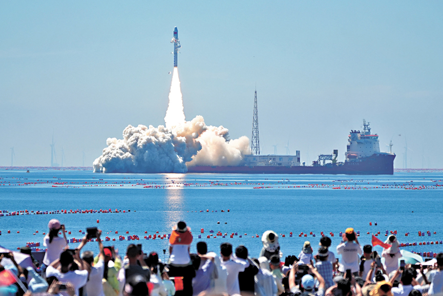 山東海陽發射中心以「陸地製造總裝 + 海上機動發射」著名。