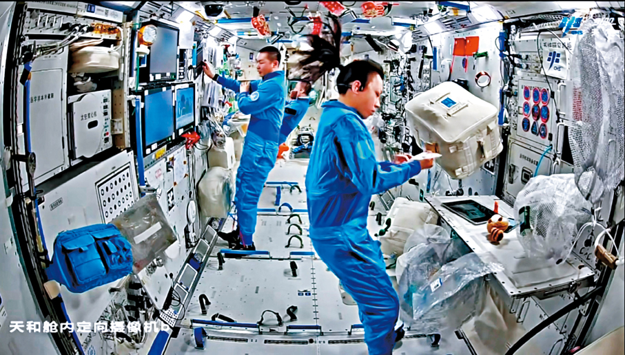 ●神二十三乘組常態化開展再生生保系統設備檢查維護，完成站內藥品清點，以及物資整理與環境清潔等多項工作。 《天宮TV》視頻截圖