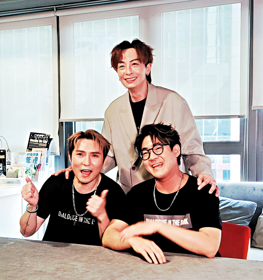 ●羅啟豪（右）、劉威煌（左）和顏志恒參與演出。   香港文匯報記者梁靜儀  攝
