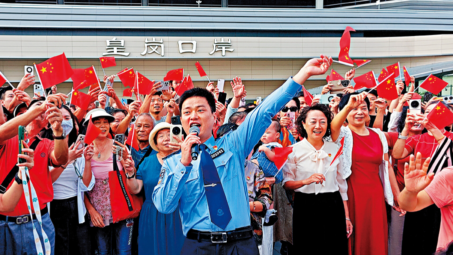 ●口岸開通升旗儀式現場。 香港文匯報記者石華  攝