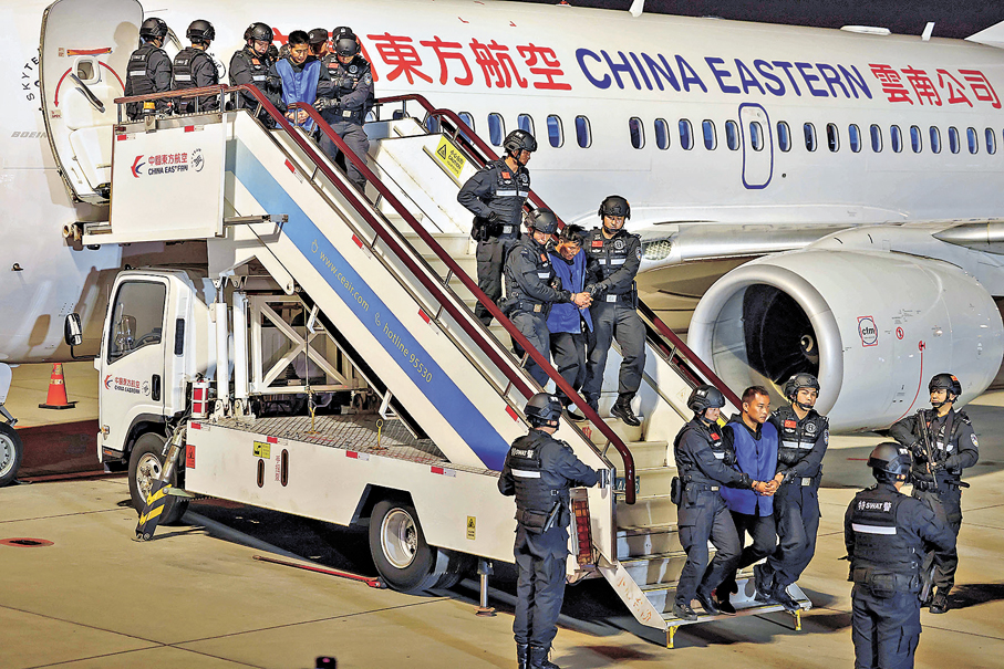 ●早前，魏懷仁等10名緬北重大犯罪嫌疑人被押解回國。 資料圖片