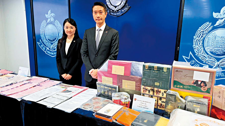 ●警方交代沉香投資騙局案情以及展示檢獲的證物。 香港文匯報記者林兆崙  攝
