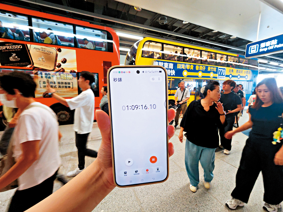 ●記者實測乘坐B13巴士由小西灣至皇崗口岸。 香港文匯報記者北山彥  攝