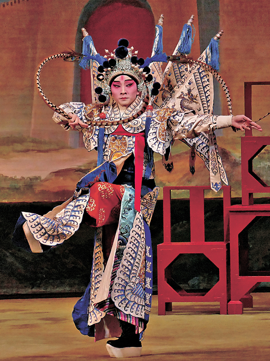 ●新秀演員鄺紫煌在《白龍關》一劇中的武場出場演出。