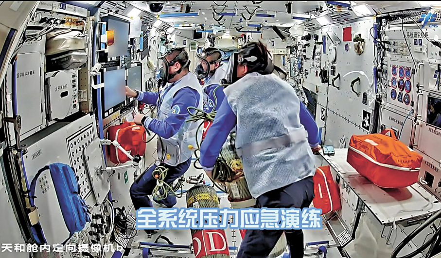 ●黎家盈與隊友開展全系統壓力應急演練。