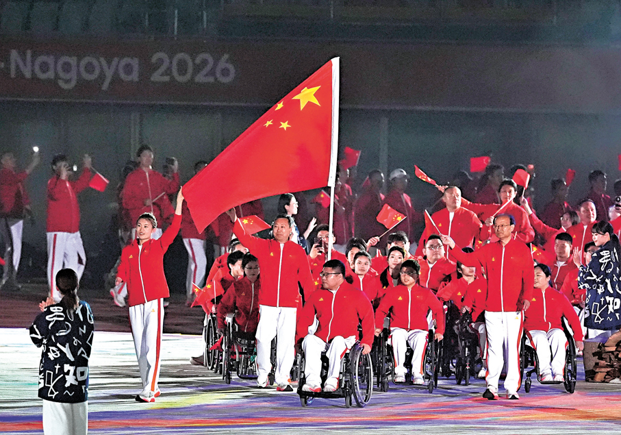 ●中國體育代表團在開幕式上入場。 新華社