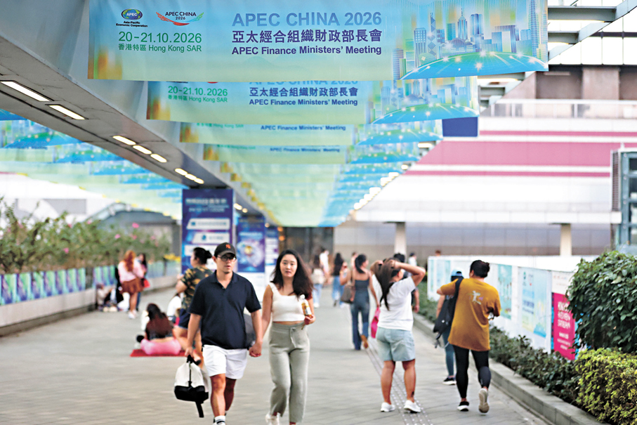 ●李家超表示，特區政府會確保在香港首次舉辦的APEC財長會議圓滿成功，並期待透過這次盛會，說好國家故事和香港故事。  香港文匯報記者萬霜靈  攝