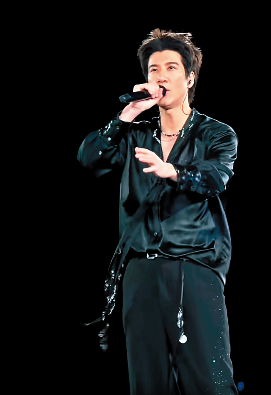 ●王力宏全程以歌曲原調演繹多首經典曲目。香港文匯報記者馮雷  攝