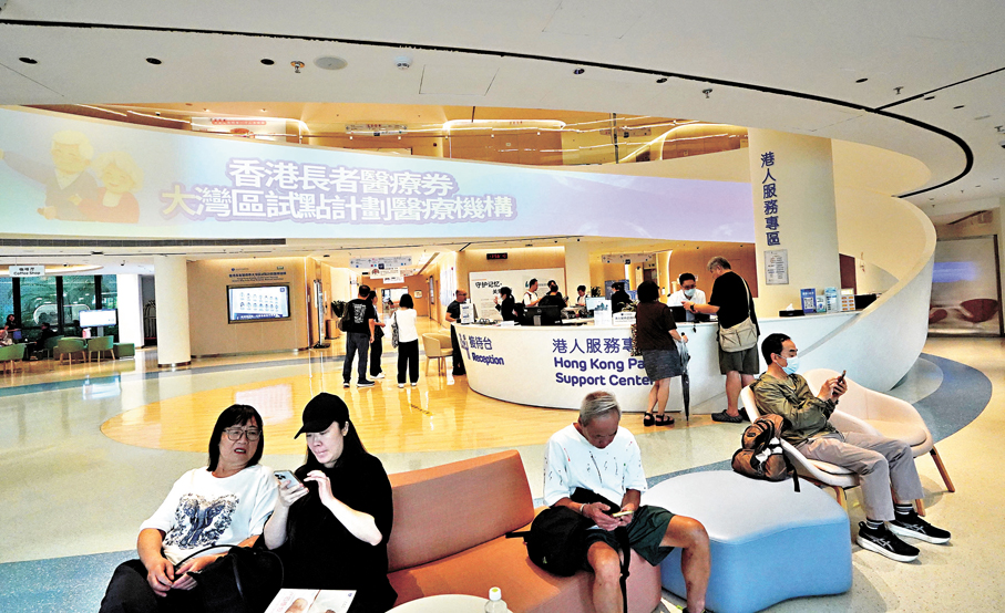 ●港人北上醫療服務需求已由體檢擴展至白內障手術、胃腸鏡、骨科、婦科及普通外科等專科治療，病人亦愈來愈重視醫生是否具備相關疾病及手術經驗。 香港文匯報記者曾興偉  攝