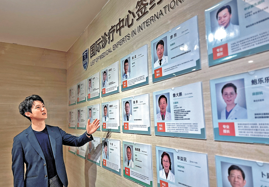 ●嚴健庭指出，院方會安排懂廣東話、熟悉香港醫療制度的人員陪同港人病人完成求診流程。 香港文匯報記者嚴少阡  攝