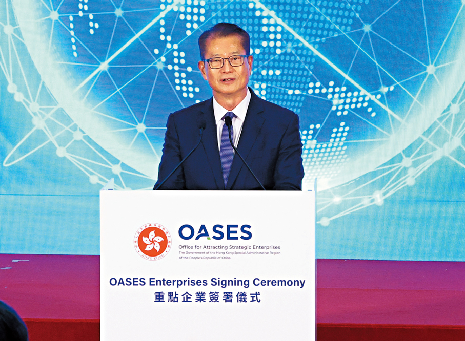 ●財政司司長陳茂波在重點企業簽署儀式上致辭。香港文匯報記者萬霜靈  攝