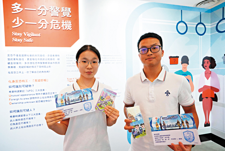 ●消防及救護青年團的蔡同學（左）及周同學 香港文匯報記者曾興偉  攝