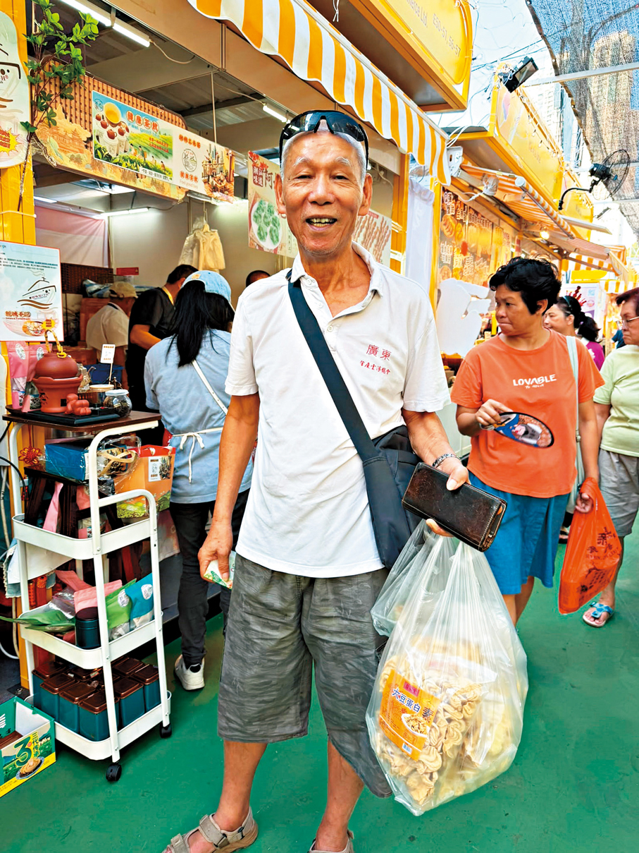 ●何伯滿載而歸。香港文匯報記者黃子龍 攝
