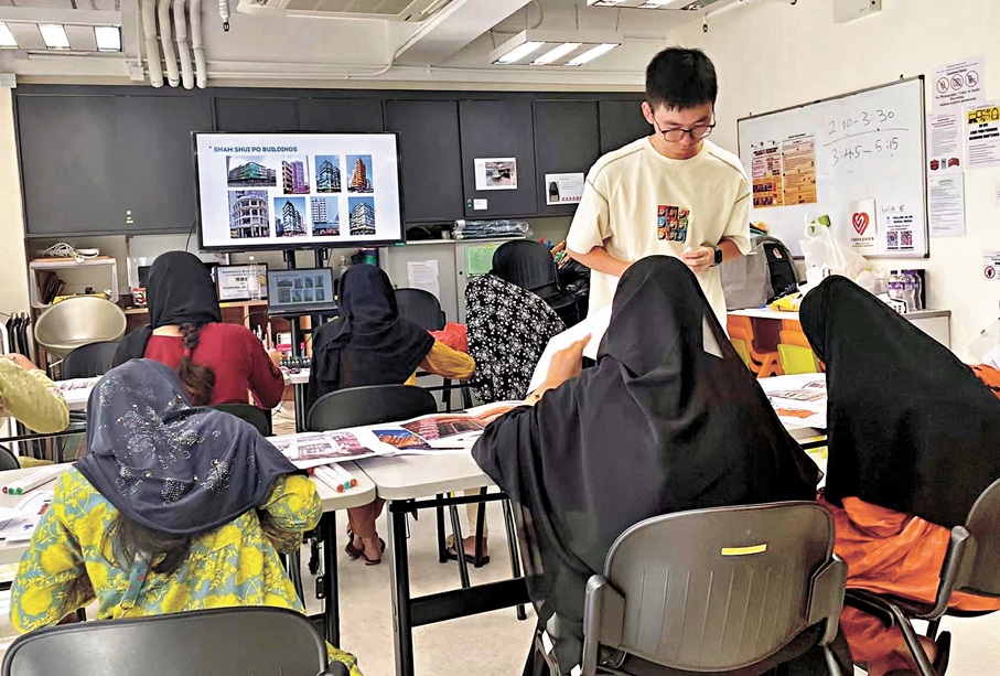 ●何世煒帶領巴基斯坦裔中小學生參加藝術工作坊。   嶺大供圖
