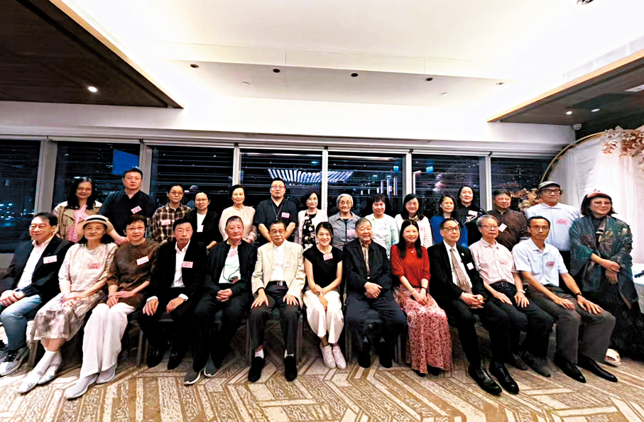 ●香港作家聯會舉行聯歡晚宴慶祝中華人民共和國成立77周年。