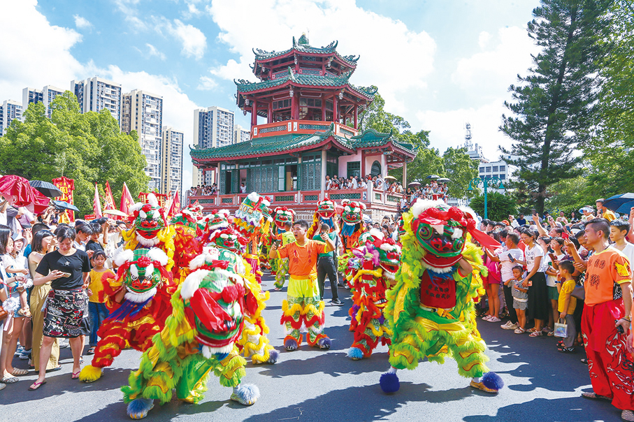 ●揭陽古城傳統青獅巡遊熱鬧上演，盡顯潮汕民俗獨特韻味。