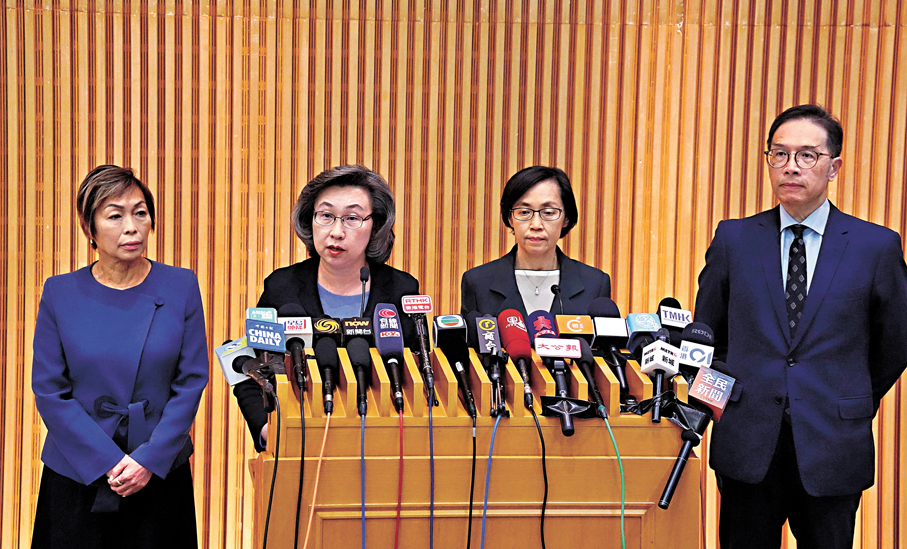 ●楊何蓓茵（左二）指出，政府會考慮調查小組的建議，以公平公正的原則向需要負責的人員展開紀律行動。香港文匯報記者曾興偉 攝