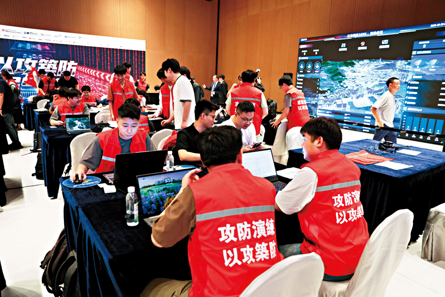 ●「香港網絡安全攻防演練——以攻築防2026」，透過模擬真實網絡威脅場景，測試參與機構的防禦部署及應變能力。香港文匯報記者萬霜靈  攝