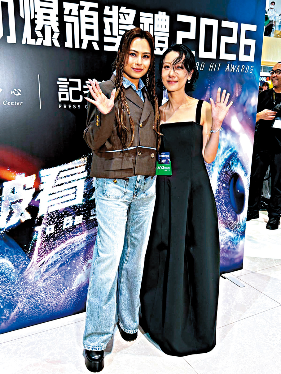 ●李幸倪（左）與泳兒雖是競爭對手，但會互相支持。  香港文匯報記者李慶全 攝